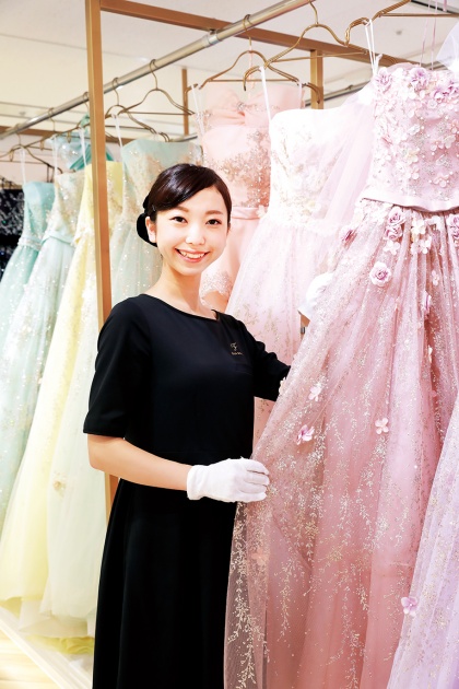 ブライダル全分野の知識を活かしお客様に最高の一着を