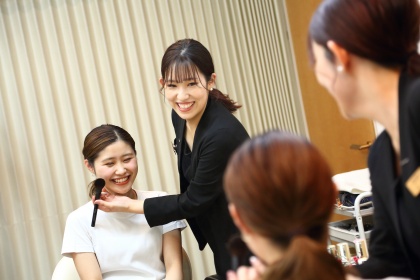 新婦さまの一番美しい瞬間をつくる
ヘアメイクが天職に