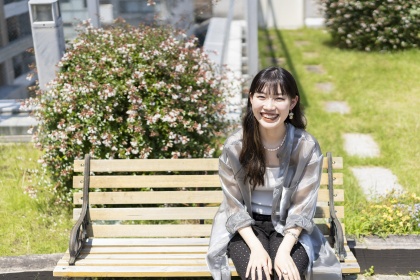 ヘアメイクで
新婦さまを美しく輝かせる
アーティストに