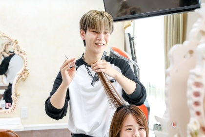 流行の発信地・東京で
影響力ある美容師に
上昇志向を持って進む