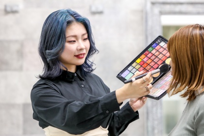 プロとして経験を重ね、
いつか私のヘアメイクを
次の世代に伝えたい