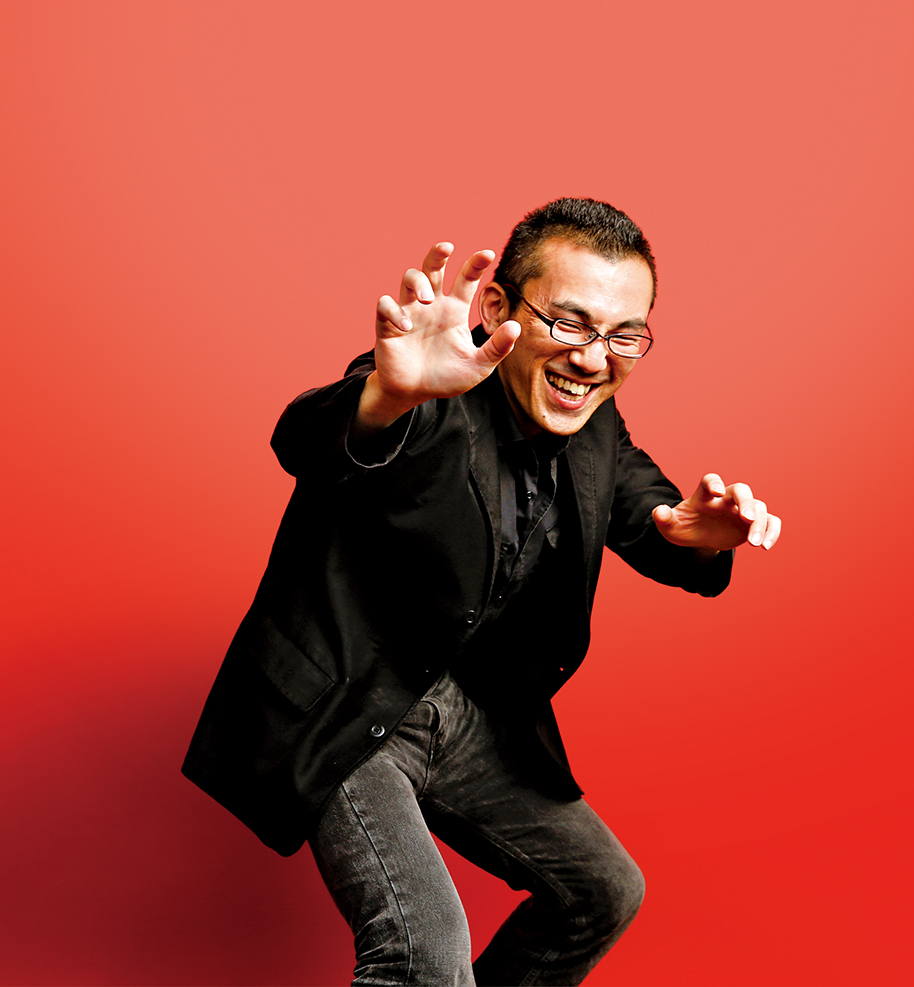 時には怖く、時には厳しく、でも仏の笑顔で。 ちなみに、特技は格闘技です(笑)。