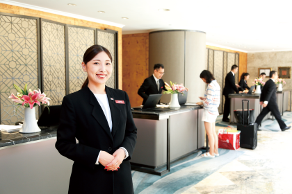 「Hotel English」で学んだ英語をフル活用
日本との違いを楽しみながら成長中