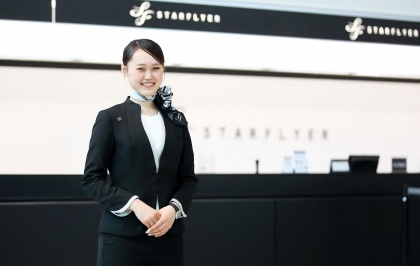 憧れの黒い飛行機にご案内できる喜び
接客力と対応力を磨いてカウンター責任者に
