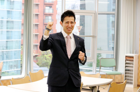 学生のやる気に火をつけます！ 元消防士の教務課担当☆